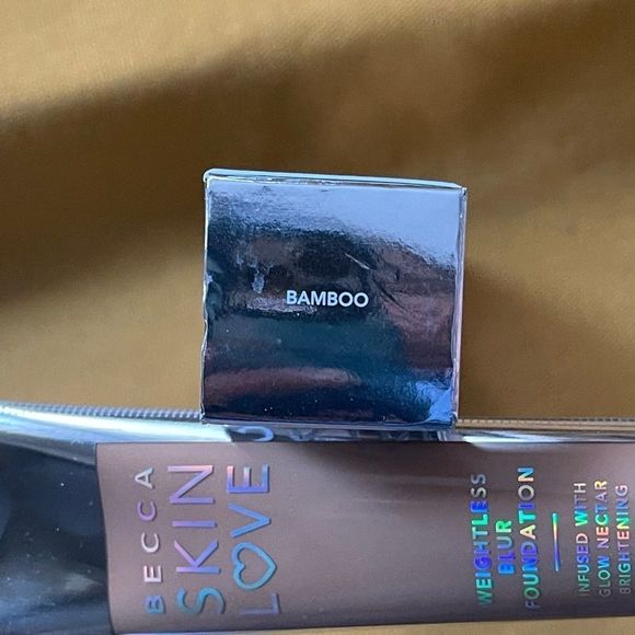 BECCA Skin Love Weightless Blur Foundation - Picture 2 of 3